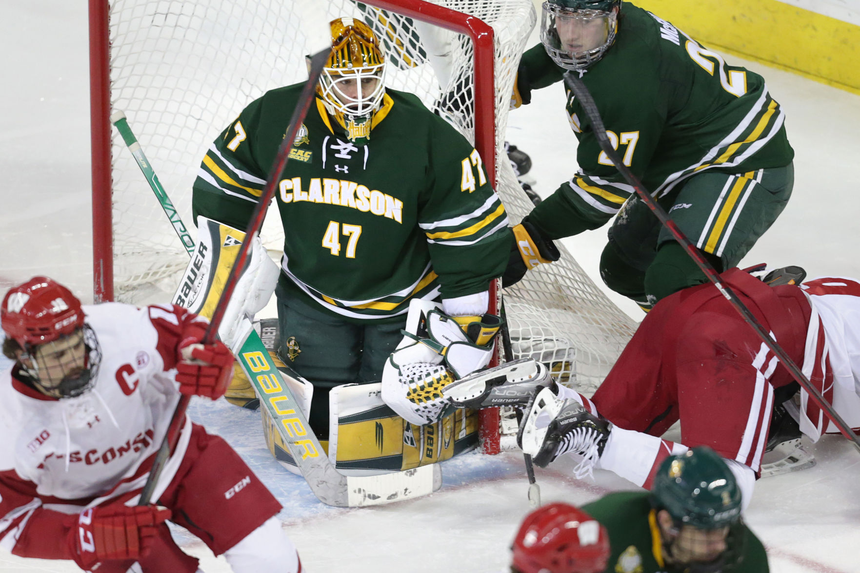 112721_uwhockey_12-11272021213717